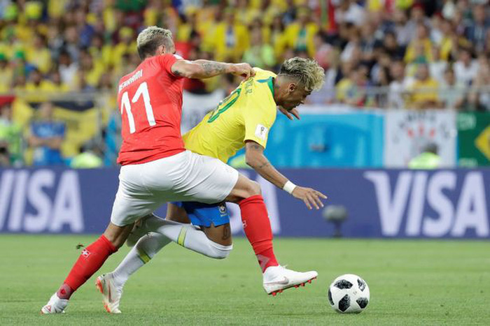 Neymar ngã sấp, ngã ngửa’ nhiều nhất tại World Cup 20 năm qua  - Ảnh 2.
