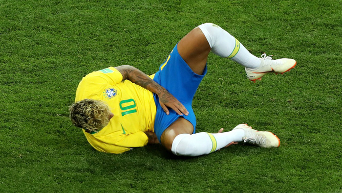 Neymar ngã sấp, ngã ngửa’ nhiều nhất tại World Cup 20 năm qua  - Ảnh 3.
