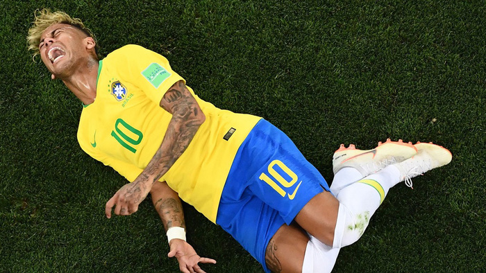 Neymar ngã sấp, ngã ngửa’ nhiều nhất tại World Cup 20 năm qua  - Ảnh 4.