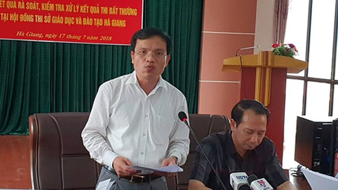 Ông Mai Văn Trinh, Cục trưởng Cục Quản lý chất lượng, Bộ GD-ĐT chủ trì họp báo. /// Tùy Phong
