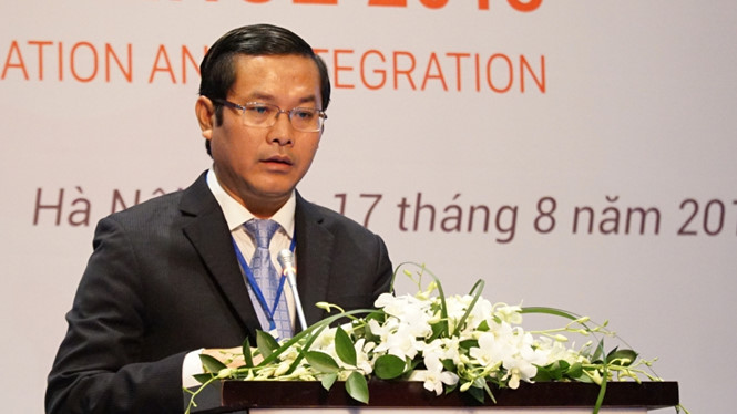 Thứ trưởng Bộ GD-ĐT Nguyễn Văn Phúc trình bày báo cáo tại hội thảo /// Ảnh Lê Hiệp