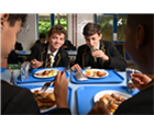 Quy định khắt khe của Anh về vệ sinh an toàn thực phẩm học đường
