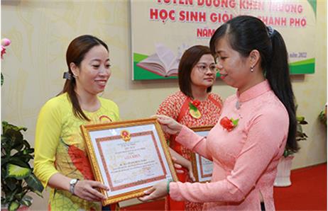 Q.Tân Bình tuyên dương 119 học sinh giỏi cấp thành phố năm học 2021-2022