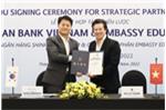 Ngân hàng Shinhan Việt Nam và Hệ sinh thái giáo dục sáng tạo Embassy Education ký kết hợp tác chiến lược