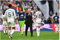 HLV Ancelotti gây sốt với màn ăn mừng Real Madrid vô địch La Liga