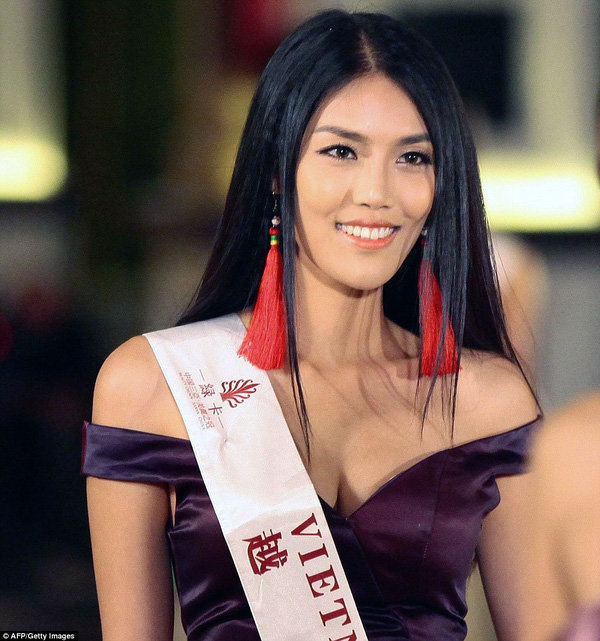 Lan Khuê tại cuộc thi Miss World ở Trung Quốc. Ảnh: AFP.