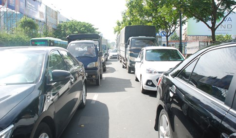 Thủ phạm tạo ma trận kẹt xe khu sân bay Tân Sơn Nhất ngày cận Tết - ảnh 4