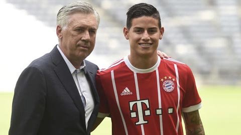 James Rodriguez và HLV Carlo Ancelotti trong ngày ra mắt Bayern