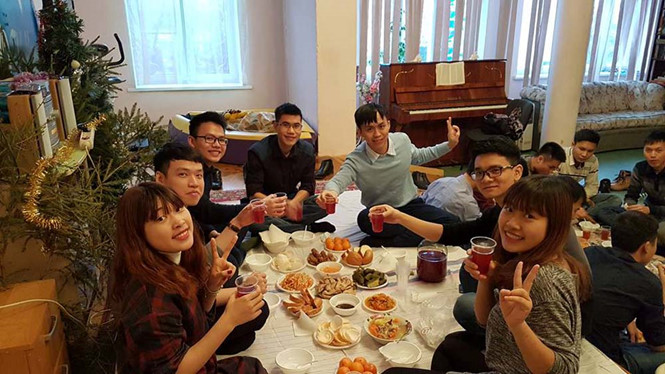 Các du học sinh VN tại Nga trong một buổi họp mặt /// Ảnh: Việt Vương