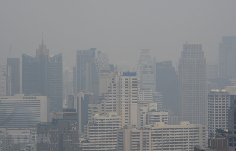 Khói bụi ô nhiễm bao phủ tại Bangkok, Thái Lan. (Ảnh: AFP/ TTXVN)