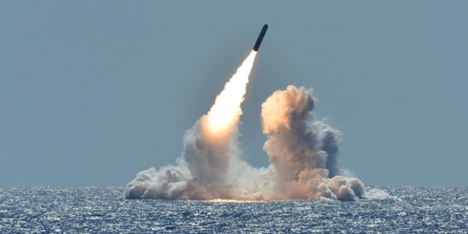 Mỹ vừa trang bị đầu đạn hạt nhân W76-2 mới cho tên lửa đạn đạo phóng từ tàu ngầm Trident II  /// Ảnh: Hải quân Mỹ 