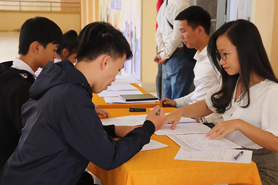 Thí sinh làm thủ tục nhập học vào Trường CĐ Cộng đồng Đắk Nông năm 2019 Trong năm đầu tiên tuyển sinh – 2019 – Trường CĐ Cộng đồng Đắk Nông có số lượng thí sinh đăng ký vượt chỉ tiêu. …