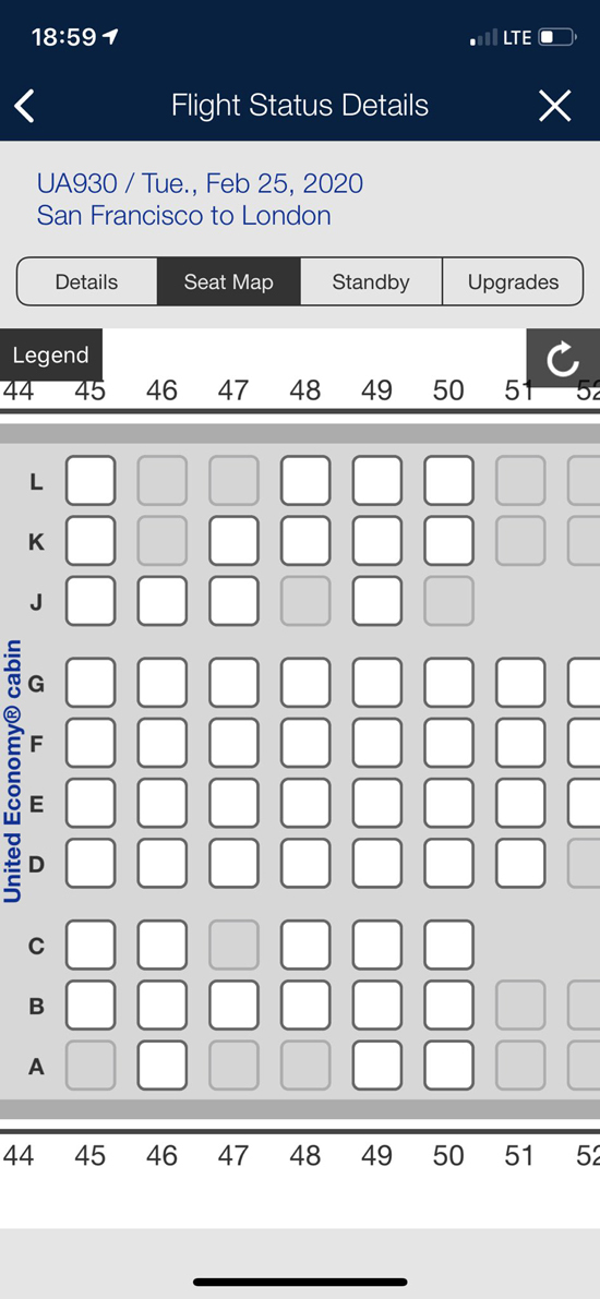 Hành khách Zain Jaffer đăng lên mạng hình ảnh nhiều ghế trống trên chuyến bay của hãng United Airlines ngày 25/2, từ San Francisco, Mỹ đến London, Anh. Ảnh: Twitter.