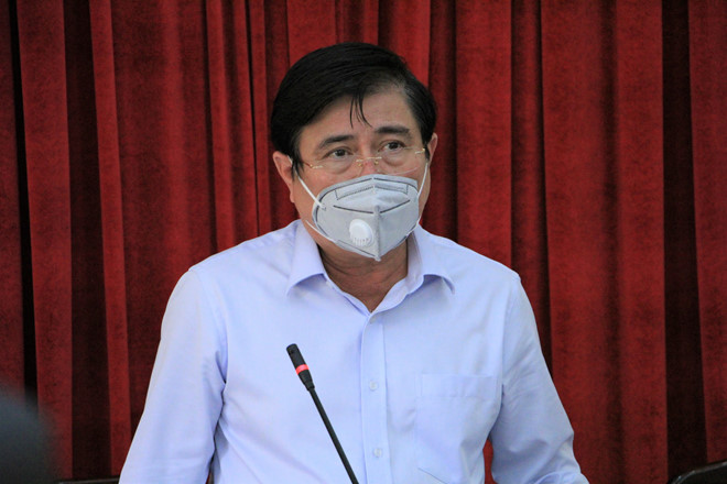 Ông Nguyễn Thành Phong, Chủ tịch UBND TP.HCM cho biết thành phố sẽ dùng ngân sách dự phòng hỗ trợ cho công tác phòng chống dịch /// Ảnh: Sỹ Đông
