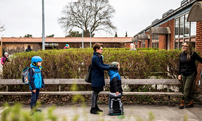 Giãn cách xã hội vẫn được áp dụng dù trường mở cửa trở lại ở Đan Mạch /// Reuters
