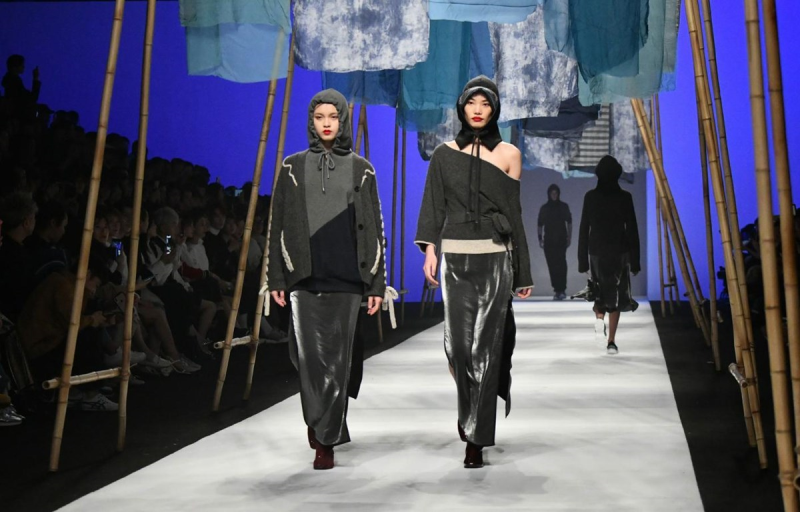 Một show diễn thời trang của nhà mốt Giorgio Armani tại Thượng Hải, Trung Quốc khi chưa xảy ra dịch bệnh viêm đường hô hấp cấp COVID-19. (Nguồn: CNN)