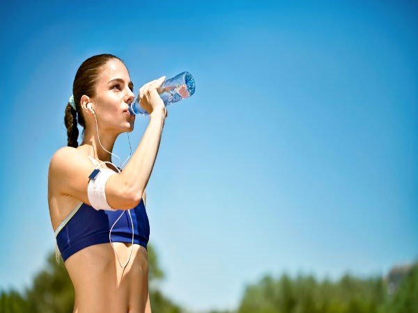 Uống nhiều nước giúp cơ thể giảm nhiệt hữu hiệu