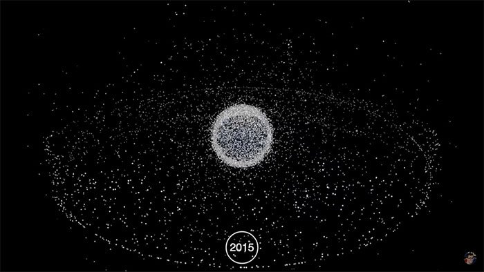 Minh họa về lượng rác vũ trụ bao quanh Trái đất vào năm 2015 do Stuart Gray tạo ra