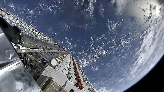 Một “lô” gồm 60 vệ tinh Startlink được SpaceX phóng lên quỹ đạo thấp Trái đất.