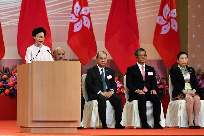 Đặc khu trưởng Hồng Kông Lâm Trịnh Nguyệt Nga phát biểu tại lễ kỷ niệm 23 năm Anh trao trả Hồng Kông cho Trung Quốc đại lục ngày 1.7 /// AFP