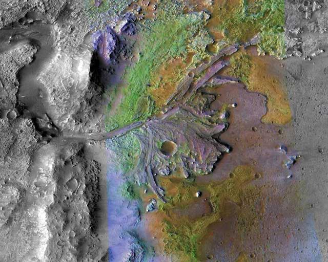 Miệng núi lửa mà trước đó từng là một hồ nước rất sâu, có tên là Jezero, sao Hỏa. 