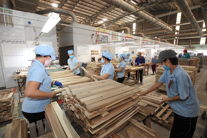 Ngăn chặn hành vi đưa gỗ Trung Quốc sang Việt Nam rửa xuất xứ, bán sang Mỹ - ảnh 1