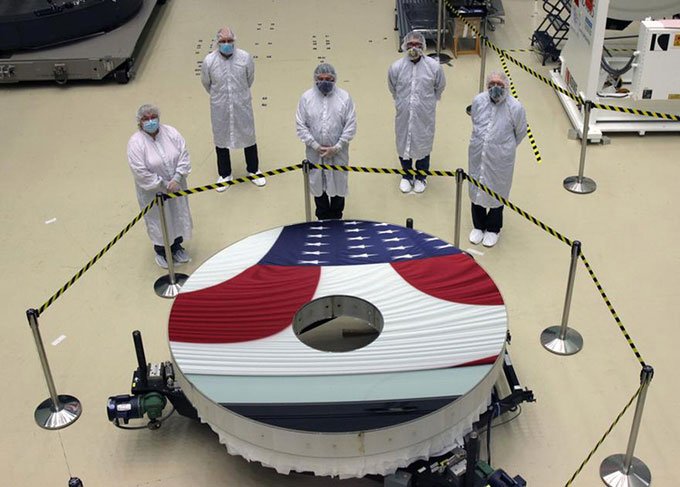 NASA đã lắp đặt xong gương chinh của kính viễn vọng Nancy Grace Roman.