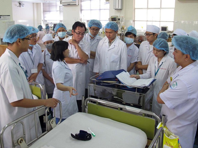 Sinh viên ngành y thực tập tại bệnh viện /// Đào Ngọc Thạch