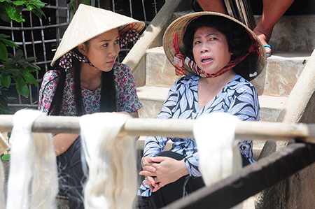 Biên kịch phim Mắt lụa đã dành rất nhiều thời gian tìm hiểu ngành deket lụa Tân Châu 