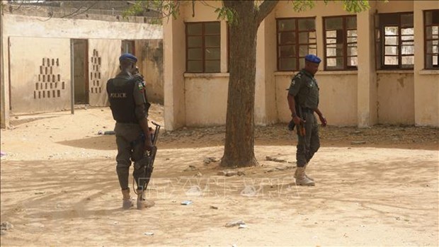 Nigeria giai cuu duoc gan 350 hoc sinh bi Boko Haram bat coc hinh anh 1