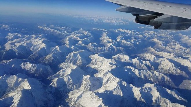Bay qua dãy Himalaya rất khó để hạ độ cao.