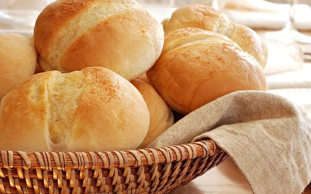 Bánh mì trắng thường thiếu chất khoáng, chất xơ, protein và các vitamin cần thiết.