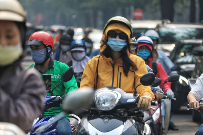 Sài Gòn chìm trong sương mù: Người dân ‘chảy nước mắt’ khi ra đường4