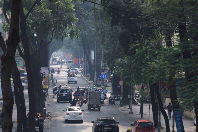 Sài Gòn chìm trong sương mù: Người dân ‘chảy nước mắt’ khi ra đường7