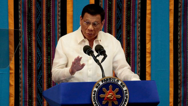 Tổng thống Duterte nói rằng Mỹ cất trữ vũ khí ở khắp nơi tại Philippines và đe dọa sẽ trục xuất lính Mỹ nếu phát hiện vũ khí hạt nhân /// Reuters