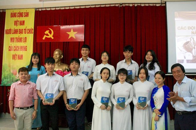 Đội tuyển tham dự kỳ thi học sinh giỏi cấp thành phố của Trung tâm GDTX Chu Văn An /// Bảo Châu