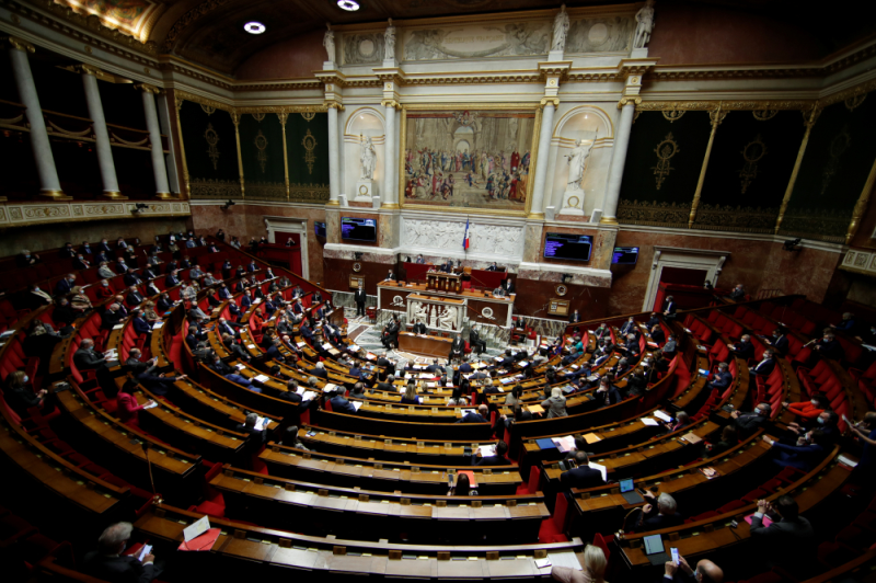 Quốc hội Pháp đã thông qua dự luật cấm quan hệ tình dục với trẻ em dưới 15 tuổi - Ảnh: Reuters