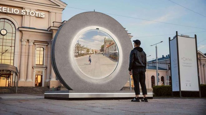 "Cánh cổng" đặt tại Lithuania cho phép người sử dụng liên lạc với "cánh cổng" còn lại, được đặt ở Ba Lan.