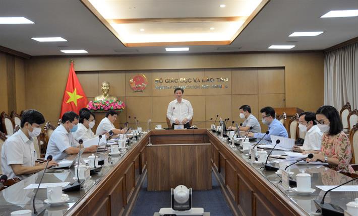 Thứ trưởng Nguyễn Hữu Độ chủ trì hội nghị giao ban với các giám đốc sở GD-ĐT sau gần 1 tháng dạy học trong bối cảnh dịch bệnh phức tạp  /// BỘ GD-ĐT 