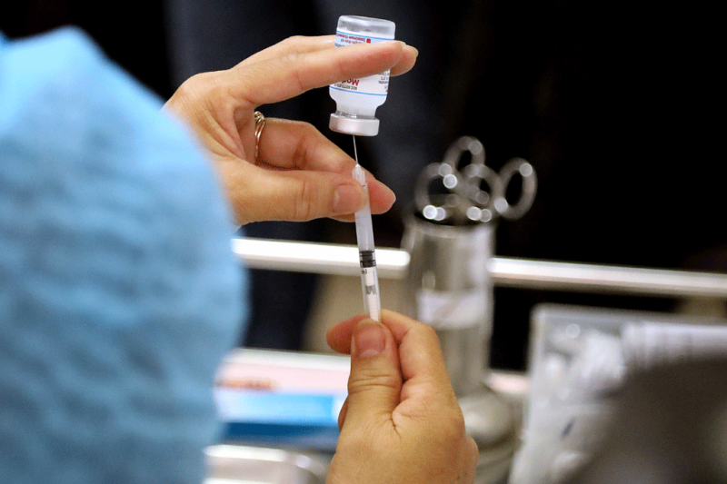 TP.HCM bắt đầu thực hiện khảo sát phụ huynh về việc tiêm vắc xin cho học sinh - ảnh 1