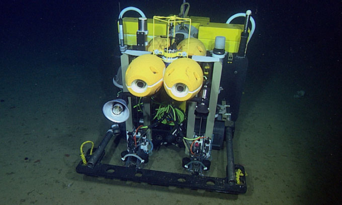  Robot Benthic Rover II tự động di chuyển dưới đáy biển sâu. 
