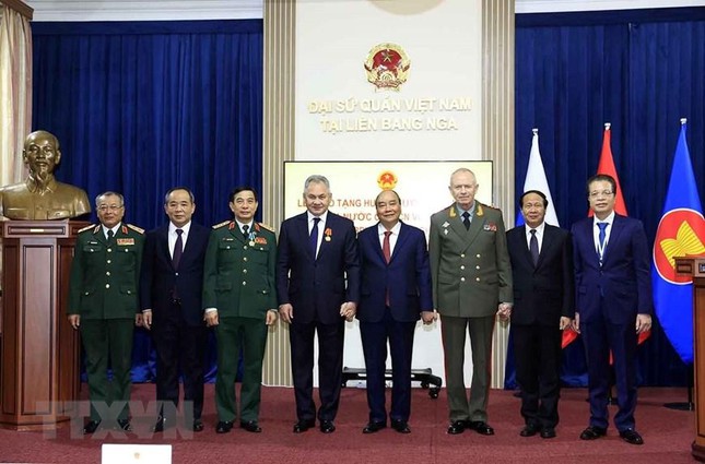Chủ tịch nước trao huân chương cho lãnh đạo quân đội, an ninh Liên bang Nga ảnh 3