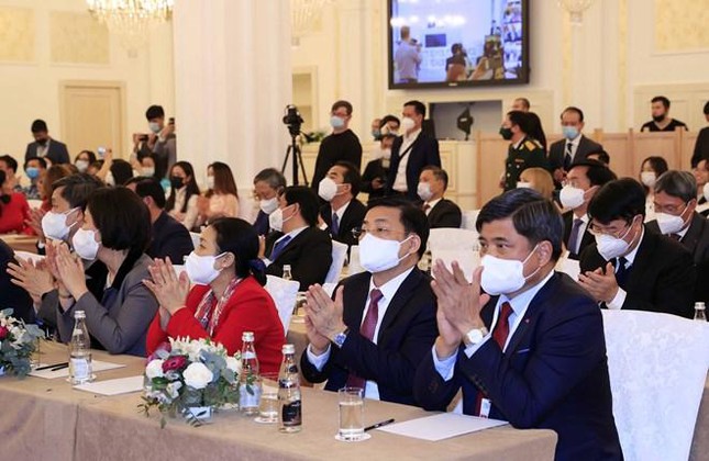 Chủ tịch nước Nguyễn Xuân Phúc gặp mặt đại diện kiều bào Việt Nam tại Liên bang Nga ảnh 8