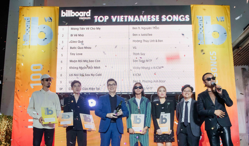 Đen Vâu mang 4 giải Billboard Vietnam về cho mẹ  - ảnh 1