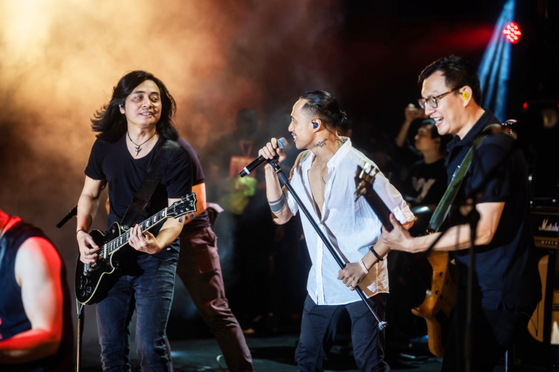 Buổi biểu diễn của ban nhạc Bức Tường vào tháng 4/2021 tại Hà Nội