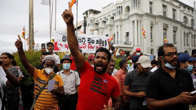 Thủ tướng Sri Lanka nói cả nước chỉ còn xăng dầu dùng trong 1 ngày ảnh 1