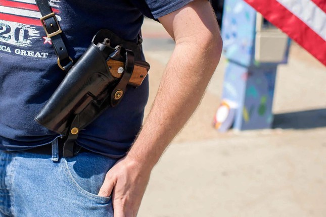 Đề xuất trang bị súng cho giáo viên ở Mỹ gây tranh cãi ảnh 4