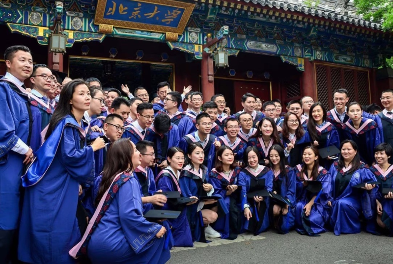 Dù tốt hay xấu, đại dịch đã định hình lại tương lai trước mắt của nhiều sinh viên tốt nghiệp đại học Trung Quốc. Ảnh: Shutterstock