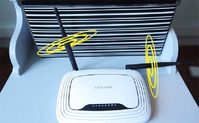 Nếu bộ phát sóng Wi-Fi có 2 ăng-ten, hãy đặt chúng vuông góc với nhau