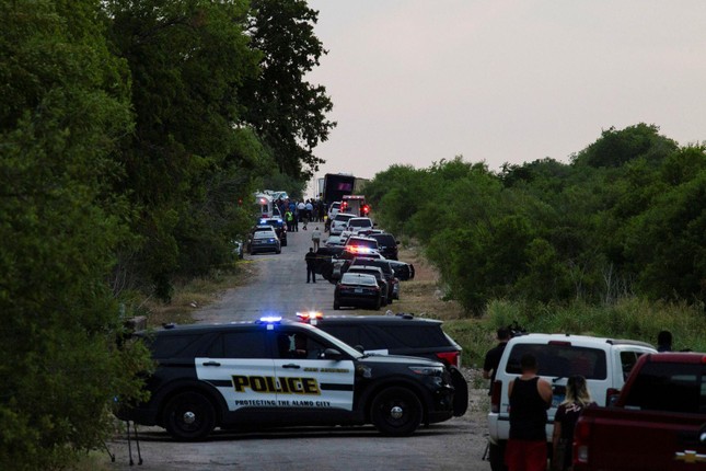Mỹ phát hiện 46 người di cư chết thảm trong thùng xe tải ảnh 2